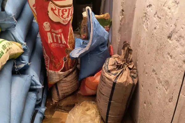 UP में मिठाई दुकानों पर FSDA का बड़ा छापा, 9 खाद्य प्रतिष्ठानों का कारोबार कराया बंद